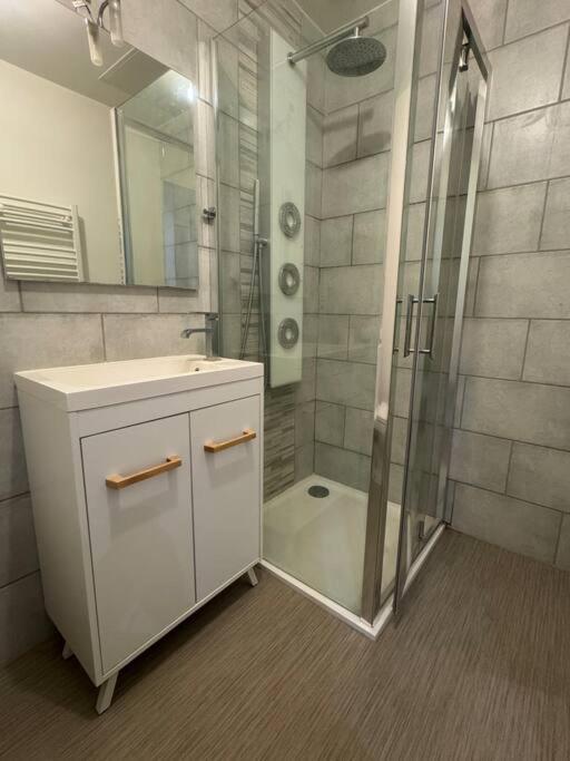 Christelle Apartment Ромили-сюр-Сен Екстериор снимка